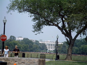 the closest we got to the white house. Good news: that lady thinks I'm taking HER picture.